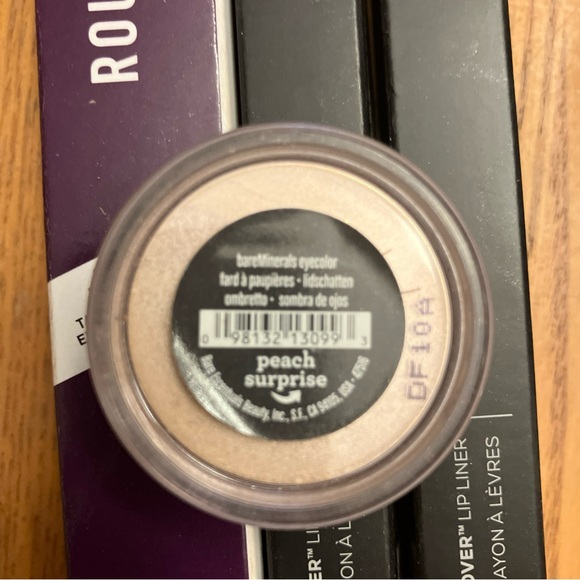 bareMinerals Lipstick/lipliner/lip gloss and blush 
Reds, pinks, earth tones - Picture 4 of 5